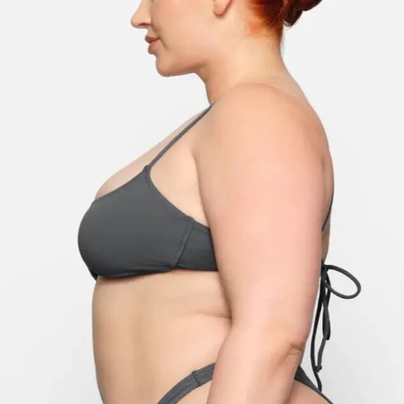 🩶SKIMS SWIM MICRO SCOOP BIKINI TOP IN GUNMETAL XS - Picture 3 of 6